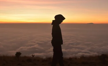 Девушку в хиджабе пытались изнасиловать на набережной в Актау