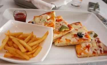 Массовое отравление в школьной столовой: Минздрав начал проверку