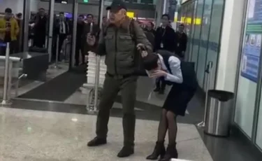 Захват заложницы в аэропорту Алматы: мужчина объяснил, как у него оказался нож