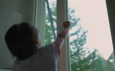 13 бала терезеден құлаған: ІІМ ата-аналарға үндеу жасады