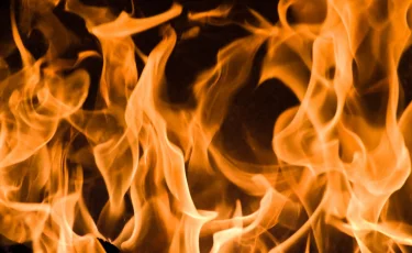 Қонаевта көпқабатты үйден өрт шығып, 15 адам эвакуацияланды