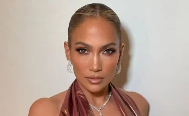 Казахстанцам вернут двойную сумму за отмененные билеты на концерт Дженнифер Лопес