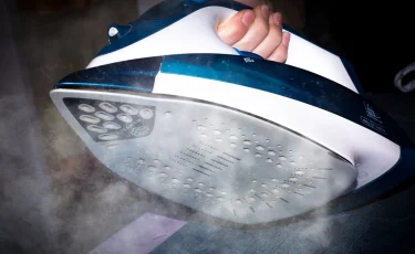 В костанайском центре ЧП: воспитатель прижгла утюгом девочку-подростка