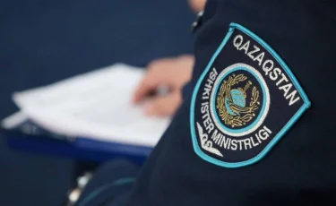 Полицейді пышақтаған: Алматыда дәмхана күзетшісі сотталды