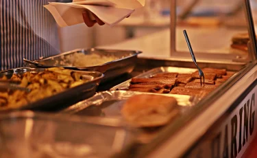 После отравлений детей в Мангистау проверяют школьные столовые