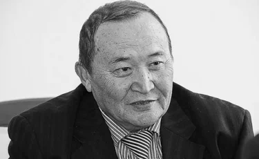 Токаев выразил соболезнования родным писателя Акима Тарази