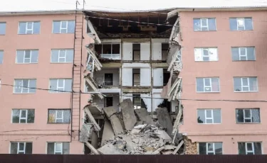 Атырауда студенттер жатақханасының бір бөлігі опырылып түсті