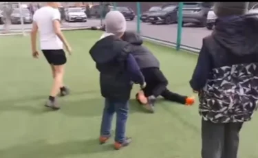 Дети жестоко избили 7-летнего мальчика в Павлодаре (ВИДЕО)
