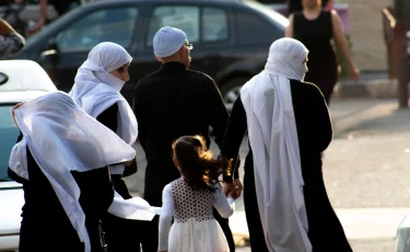 Казахстанка хотела выдать дочерей замуж за боевиков в Сирии