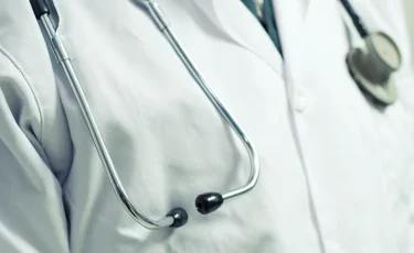 В Казахстане мошенники выдают себя за сотрудников поликлиник