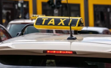 В Казахстане ограничат рост цен на такси в условиях высокого спроса