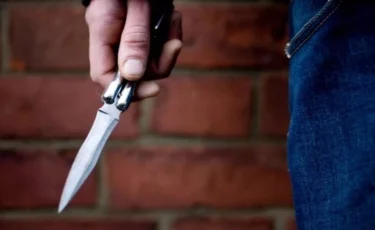 Алматыда әйелін пышақтап өлтірген полицей қанды қылмысты балаларының көзінше жасаған