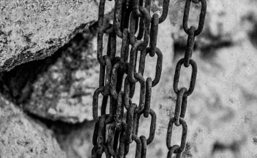 Убил родителей подруги и удерживал её насильно: в Актобе завершено расследование