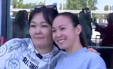 Усыновлённые американкой казахстанки приехали на родину спустя 20 лет