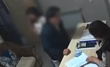 Алматы облысында домбыра мұғалімі 14 жастағы қызды қонақ үйге апарған жерінен ұсталды