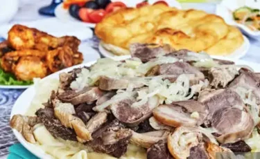 Без долгов и пышных застолий: в Казахстане упростят поминки