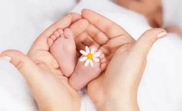 Жұмыс істейтін аналарға 1,6 млн теңге: МӘСҚ төлемі артты