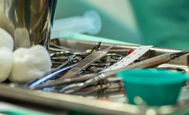 Врач-хирург в Павлодаре осужден за халатность при обрезании ребенка