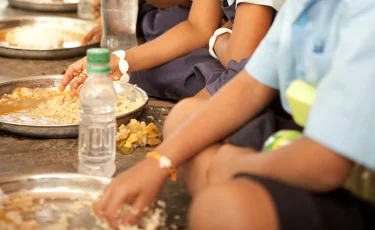 «Кушали фекалии»: сироты рассказали о жизни в патронатной семье