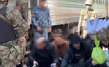 Аса ірі көлемде ақша жымқырған алаяқ Ресейден елге қайтарылды