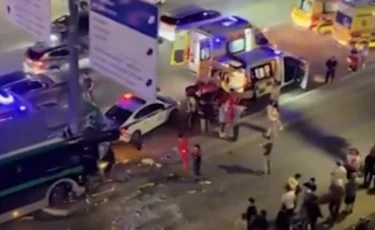 Астанада автобус жол апатына ұшырап, 10 адам зардап шекті