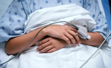 Астанадағы автобус апаты: 8 жасар қыздың аяғына ампутация жасалды