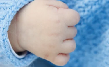 Новорожденных продавали через соцсети в Алматы