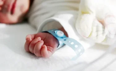 Алматыда жаңа туған нәрестені сатпақ болған қылмыстық топ ұсталды