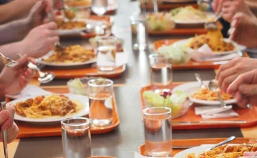 Без горячей воды и с бактериями: Минздрав проверил школьные столовые Мангистау после скандала