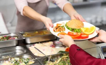 Асханада ас емес, ауру таратылған: 65 мектептен заңбұзушылық анықталды