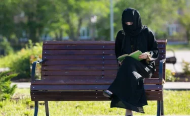 Қазақстанда бетті тұмшалап жүруге заңмен тыйым салынуы мүмкін