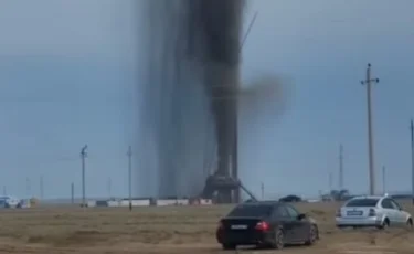 Близ Жанаозена произошёл выброс из нефтяной скважины (ВИДЕО)