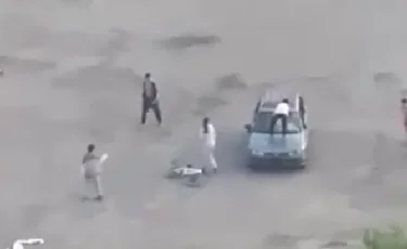 Астанада жасөспірімдер құрылыс алаңындағы көліктерді бүлдірген (ВИДЕО)