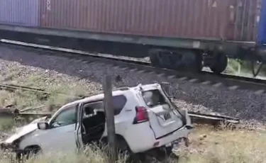 Алматы облысында жүк пойызы мен жеңіл көлік соқтығысты