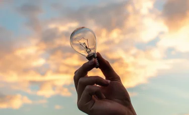 Шымкент задыхается: люди в аномальную жару сидят без света уже несколько дней