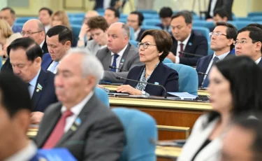 Казахстанские депутаты ушли на каникулы