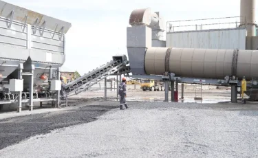 Дороги разваливаются - кто виноват? Минтранспорта начинает проверку асфальтовых заводов