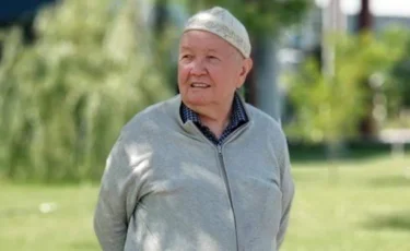 Белгілі профессор алаяқтарға алданып, үйінен айырылып қалғалы тұр