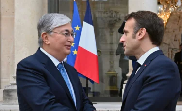 Токаев поздравил Макрона с Днём взятия Бастилии