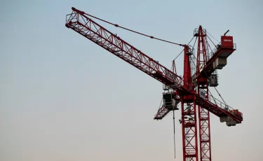 Астанада құрылыс краны құлап, жұмысшы қаза тапты