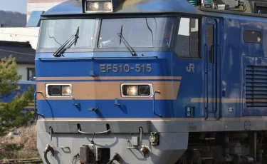 Подросток залез на крышу поезда и получил удар током в Алматы