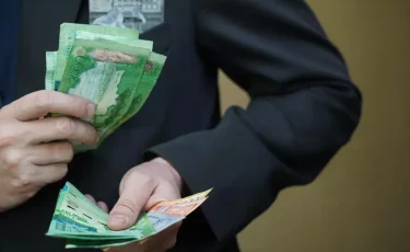 Елімізде орташа жалақы 423 мың теңгеге жетті