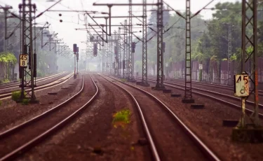 Изношенные рельсы и мосты: в Казахстане выявлены масштабные нарушения на железной дороге