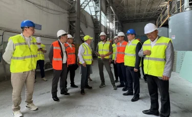 Завод в Атырауской области теряет миллионы из-за перебоев с электричеством и проблем с логистикой