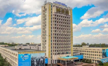 Алматыда студент университет ғимаратынан құлап көз жұмды