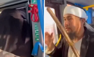 «Автобустың терезесінен қашқан»: Ақтөбе мешітінде интим ұсынған ер адамның жаңа видеосы тарады