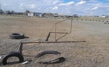 Павлодар облысында баланың үстіне футбол қақпасы құлады