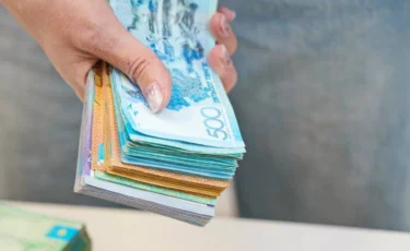 Қазақстандықтардың есепшотына 46 228 теңгеден аударылады: кімдерге берілетіні белгілі болды