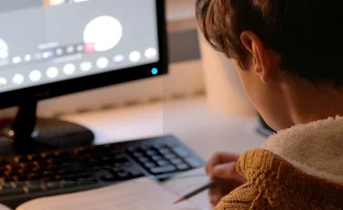 Блат по-акмолински: одни и те же фирмы получали миллиарды на кружки для детей