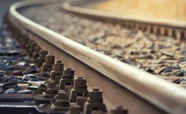 Поезд сбил человека на перегоне в Алматинской области